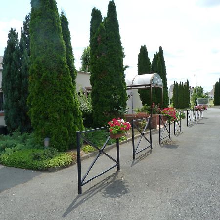 Hostellerie Du Chateau Saint-Pere-sur-Loire Exteriör bild