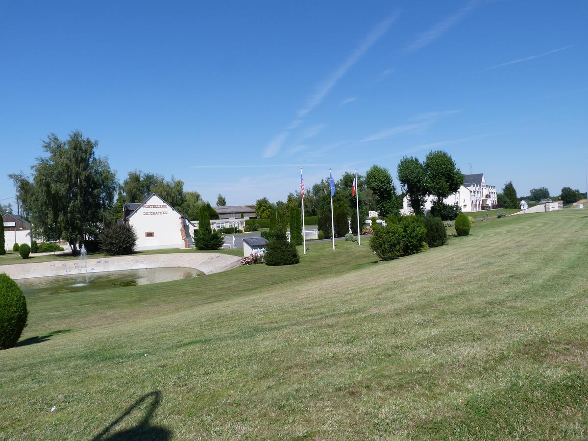 Hostellerie Du Chateau Saint-Pere-sur-Loire Exteriör bild
